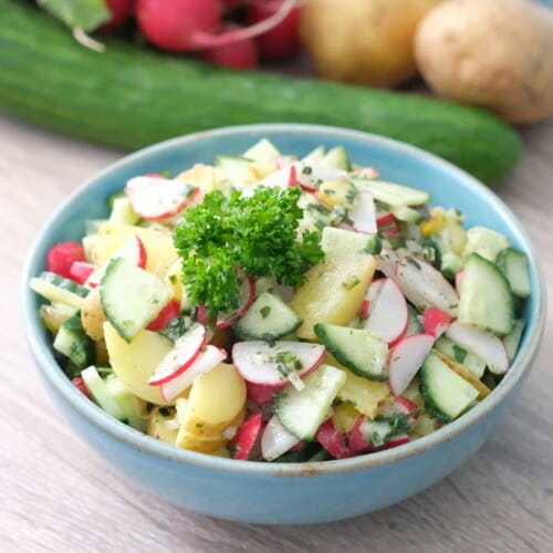 Kartoffelsalat mit Gurke und Radieschen| gesundleckercarina